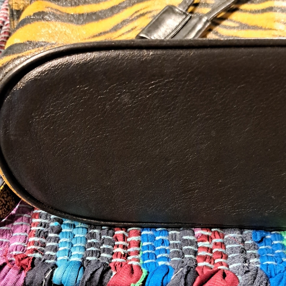 Leather Painted Tiger Pattern Shoulder Bag - Picture 5 of 8